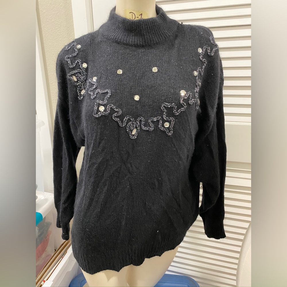 🔥🔥Woman’s sweater size large.